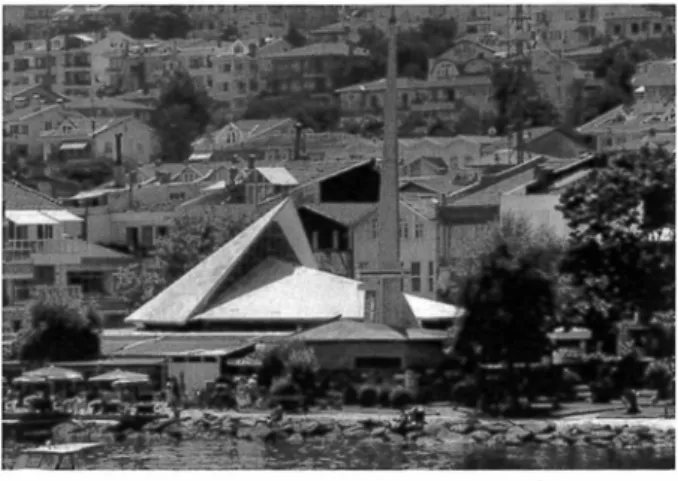 FIGURE  2B.  View  toward  the  quay  at  Kinaliada  Mosque. 