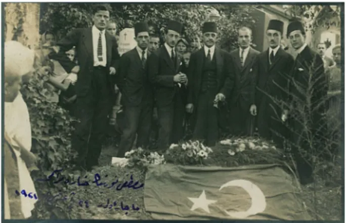 Figure 1. A group assembled at a graveside in İstanbul. The Ottoman Turkish note on the photograph reads: ‘Mustafa Nuri, 24.8.1921’ Author’s private collection.