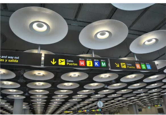 Figure 7: Signage system is also color-coded in Madrid Barajas Airport (Source: http://www.panoramio.com/photo/921834)