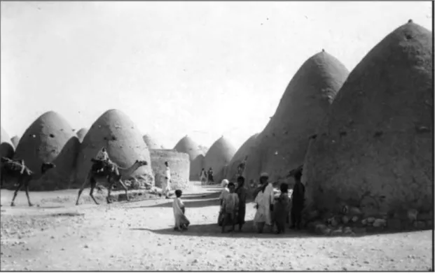 Figure  9.  Beehive  structure  examples  from  northern  Mesopotamia:  Fig.  1  Postcard  from the late 1930s showing a beehive village in the countryside northeast of Aleppo  in  Syria  (after  Akkermans,  2010:  fig
