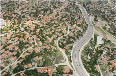 FIG. 10. The gecekondu area before demolition (Photo by TOBAS¸). [Color figure can be viewed at wileyonlinelibrary.com]
