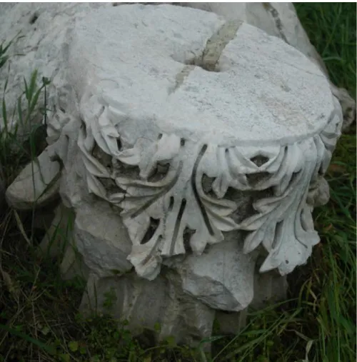 Figure 11. “Ancyran composite” capital 2.2.4 on display in the Roman Bath Mu- Mu-seum, upside-down (Photograph by Müzeyyen Karabağ)