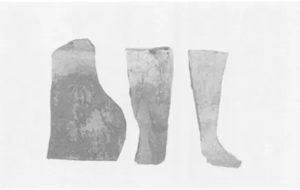 Fig.  16 : Tuileaux  découpés  en coins (four B. III).  Fig.  17 : Proposition  de reconstitution  de l'utilisation  des tuileaux  dans la coupole