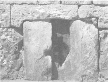 Fig. 7 :  Contrepoids réutilisé dans la muraille de Sinope. 