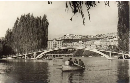 Figure 2.15: Bridge over the pool and boating as a leisure time ac- ac-tivity (Source: “Botla Gezinti.” [Online]