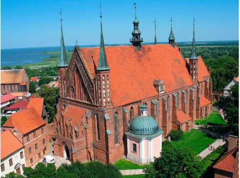 Figure  1.  Frombork,  Cathedral  of  the  Assumption  of  the  Blessed  Virgin  Mary  and  St. Andrew with the Chapel of the Most Holy Savior (the Szembek Chapel), 1732–1743