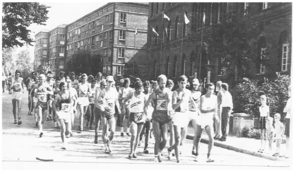 Fot. 2.  Start do chodu przed budynkiem Poczty Polskiej (źródło. zbiory własne). 