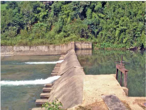 Figure 13: Through the CMI Project, concrete weirs were constructed to replace  earlier wooden structures in Vang Vieng (photo taken by Sari Jusi in November,  2004) 