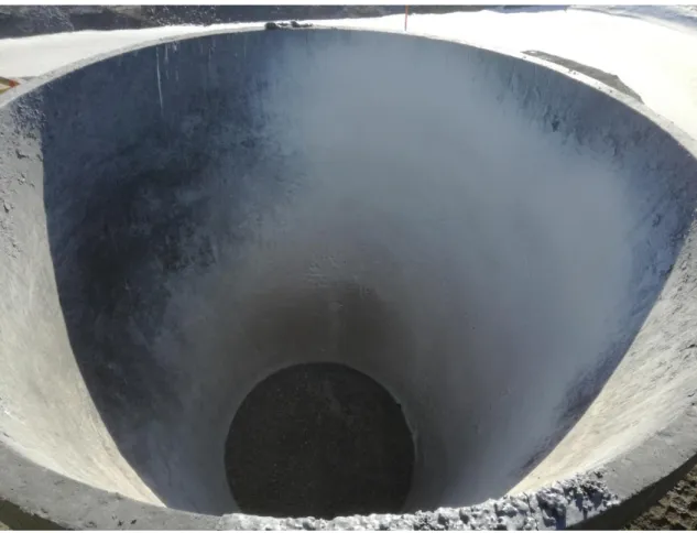 FIGURE 9. The slag pot with the lime suspension and the protective sand 