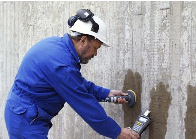 Figure 2.6. Measurement of corrosion speed with Galva Pulse device.  