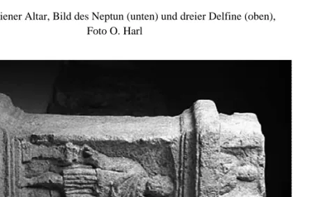 Abb. 2: Wiener Altar, Bild des Neptun (unten) und dreier Delfine (oben),   Foto O. Harl 